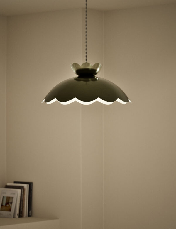 Scallop Edge Easy Fit Ceiling Lamp Shade Scallop Edge Easy Fit Ceiling Lamp Shade