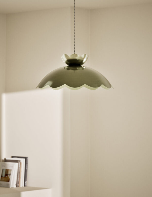 Scallop Edge Easy Fit Ceiling Lamp Shade Scallop Edge Easy Fit Ceiling Lamp Shade